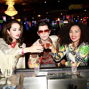 4* מלון Plaza & Casino